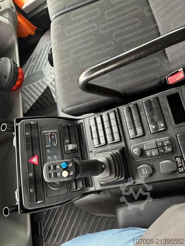 Kitas Mercedes-Benz Unimog U 430 mit Leistungshydraulik, EAS