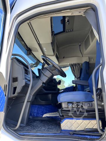 Standard trekkvogn Volvo VOLVO 460 GLOBE DIESEL/LNG 4X2