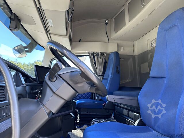 Standard trekkvogn Volvo VOLVO 460 GLOBE DIESEL/LNG 4X2