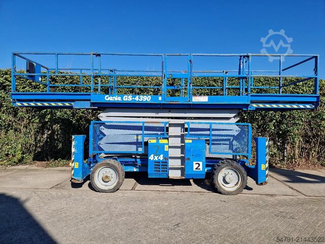 Sakselevator Genie GS-4390 (15,5 mtr werkhoogte)