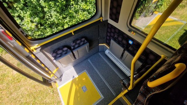 حافلة صغيرة MERCEDES-BENZ Sprinter 517 Heckniederflur Vorlauffahrzeug