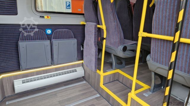حافلة صغيرة MERCEDES-BENZ Sprinter 517 Heckniederflur Vorlauffahrzeug