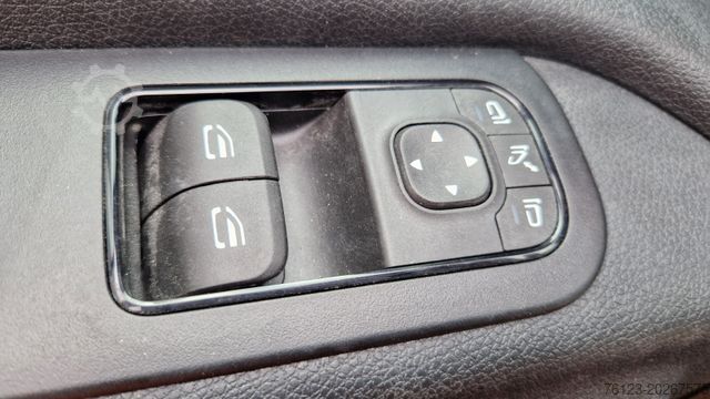 Minibus MERCEDES-BENZ Sprinter 517 Heckniederflur Vorlauffahrzeug