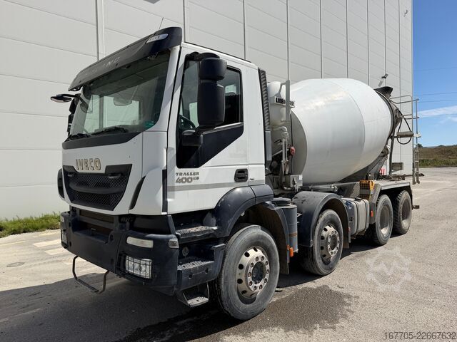 Truk pengaduk beton IVECO TRAKKER 400
