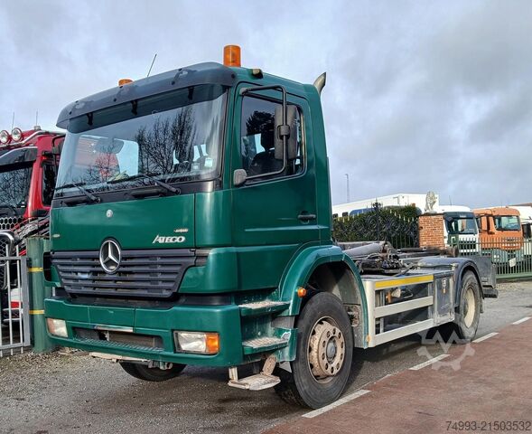 Camion scarrabile Mercedes Atego met containersysteem