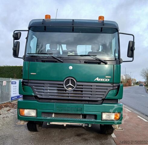 Camion scarrabile Mercedes Atego met containersysteem