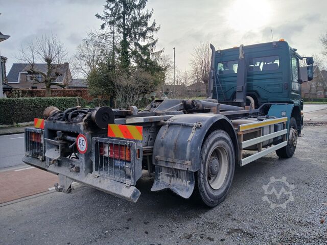 Camion scarrabile Mercedes Atego met containersysteem