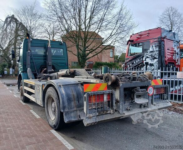 Camion scarrabile Mercedes Atego met containersysteem