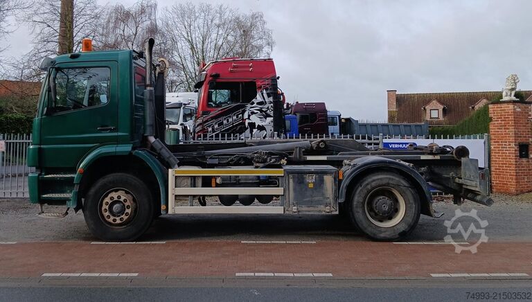 Camion scarrabile Mercedes Atego met containersysteem