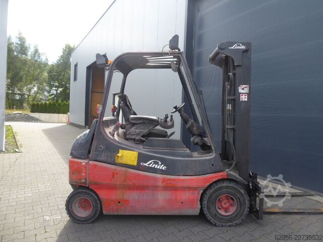 Elektrisk firehjulsgaffeltruck Linde E25-03