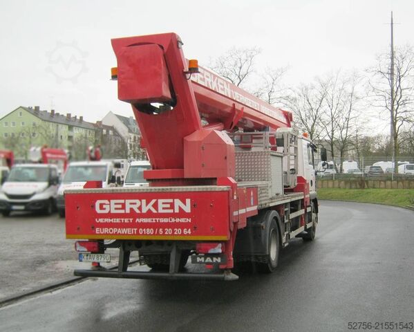 Piattaforma aerea montata su camion Ruthmann T 460