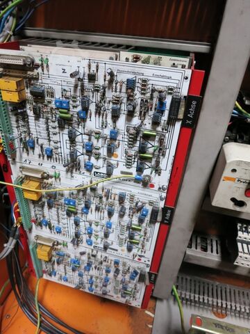 Frēzmašīnas ar gultni - Universal KEKEISEN UBF 2000