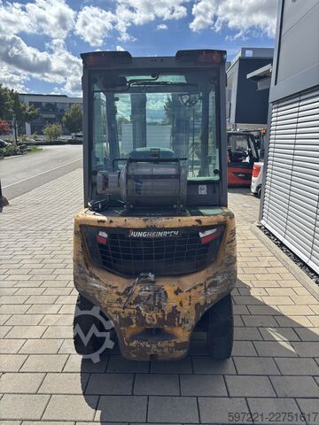 এলপিজি ফর্কলিফটস Jungheinrich TFG425s Triplex Motorölverbrauch zu hoch