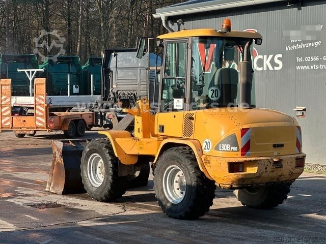 Riteņu iekrāvējs VOLVO L30B-Z/x Radlader inkl. Schaufel & Palettengabel