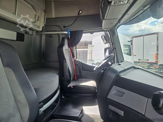 Tractora standard Renault T480