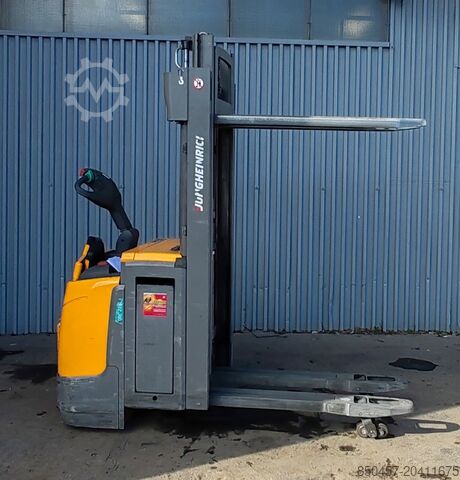 Στοιβαχτές παλετών Jungheinrich ERC 216z / 2018y/ initiallift/ 7761h