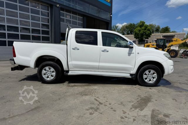 Van TOYOTA Hilux 3.0D 4WD