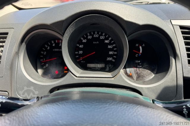 Van TOYOTA Hilux 3.0D 4WD