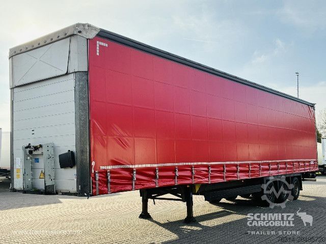 Auflieger mit Pritsche & Plane Schmitz Cargobull Curtainsider Mega Getränke