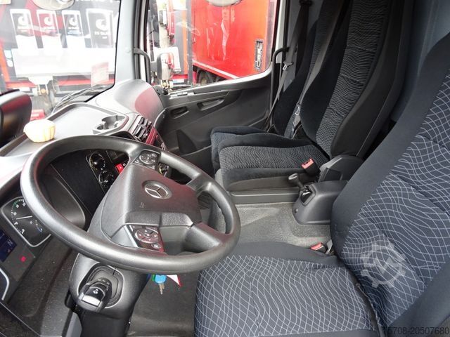 רכב קופסא MERCEDES-BENZ 821 Atego*5,9m*LBW*Klima*B/L*3 Sitze*Original km