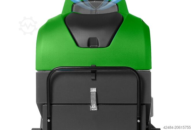 Sedežna pometalni stroj Cleancraft AUKM 800