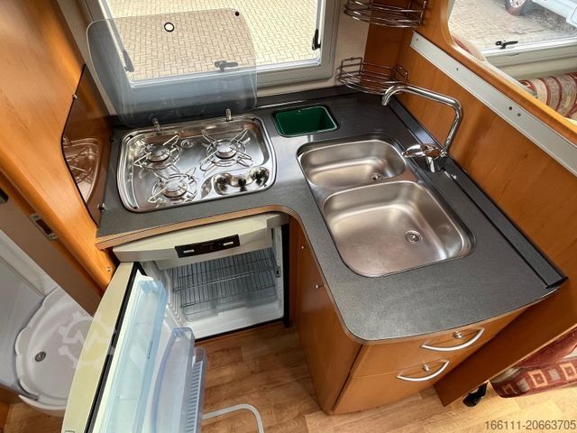 Caravana semiintegrada FRANKIA T 6800 BD - Festbett - Klima - Solar -