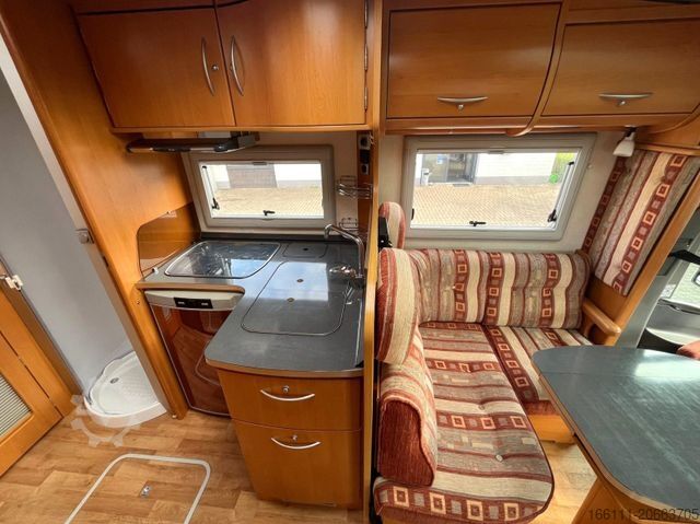 Caravana semiintegrada FRANKIA T 6800 BD - Festbett - Klima - Solar -