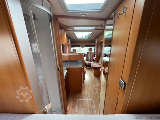 Caravana semiintegrada FRANKIA T 6800 BD - Festbett - Klima - Solar -