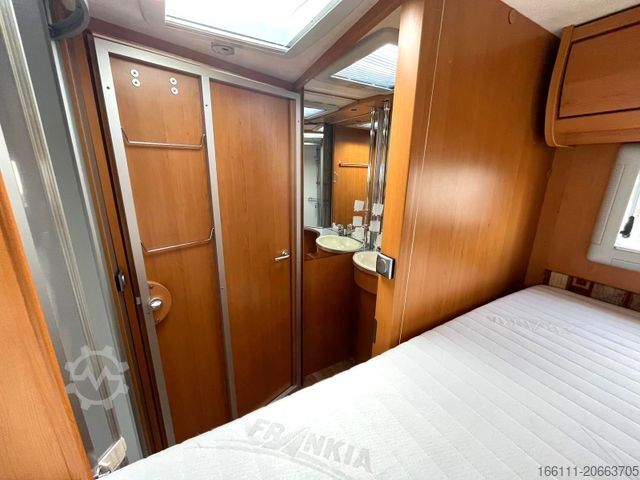 Caravana semiintegrada FRANKIA T 6800 BD - Festbett - Klima - Solar -