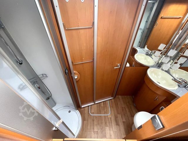 Caravana semiintegrada FRANKIA T 6800 BD - Festbett - Klima - Solar -