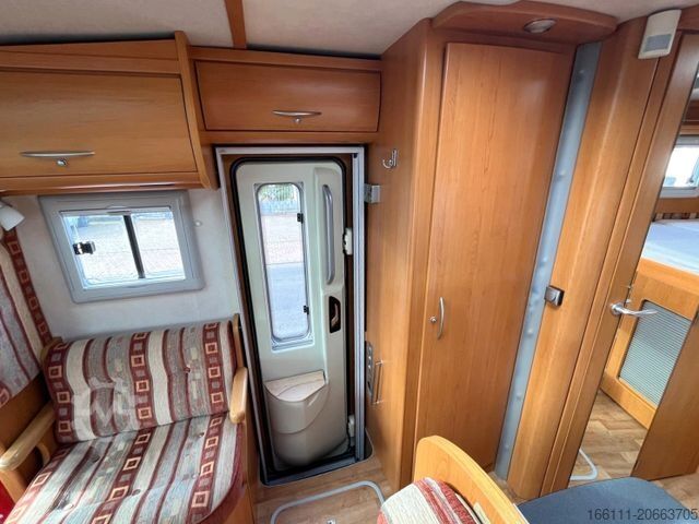 Caravana semiintegrada FRANKIA T 6800 BD - Festbett - Klima - Solar -