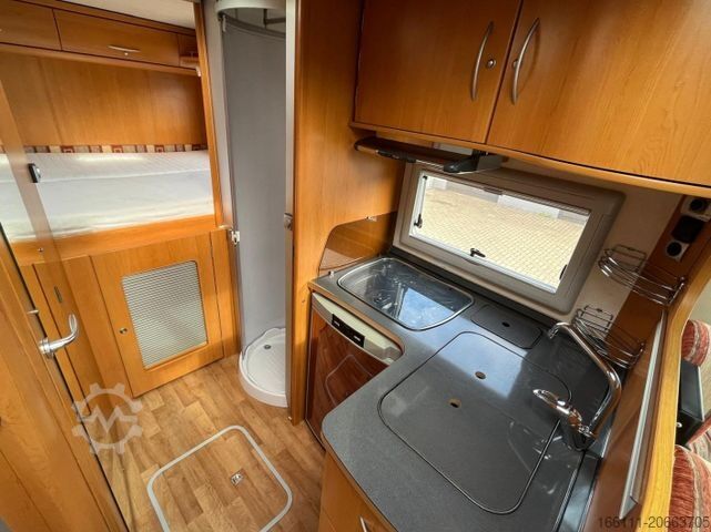 Caravana semiintegrada FRANKIA T 6800 BD - Festbett - Klima - Solar -