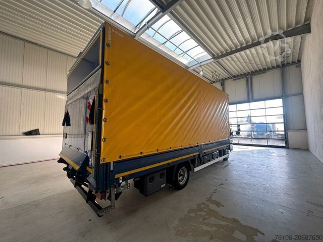 Furgão cortina de lona FUSO Canter 7C18 Pritsche Plane mit Ladebordwand