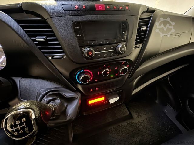 Furgão de painéis IVECO Daily 35S16 Kastenwagen *Klima.*Ahk*