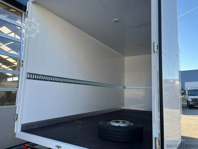 กระเป๋าเดินทาง Mercedes-Benz Accelo 915 4x2 Closed Cargo Truck