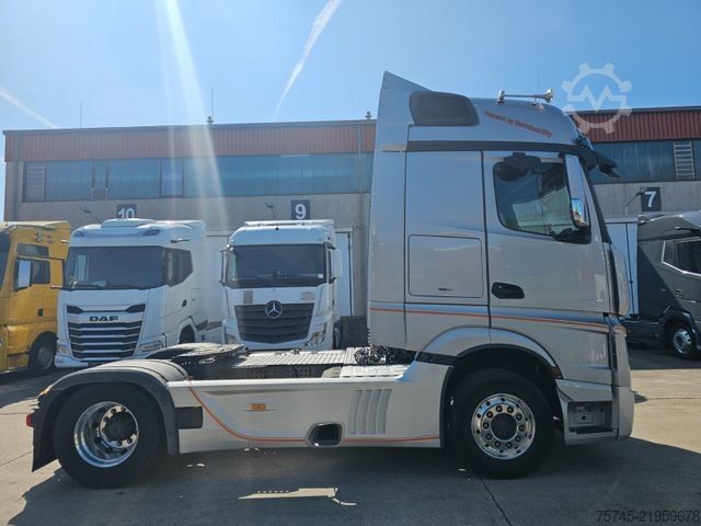 Gefahrgut LKW MERCEDES-BENZ ACTROS 1846 * 2X NEBENANT. * ADR * ACC * 2X VORH