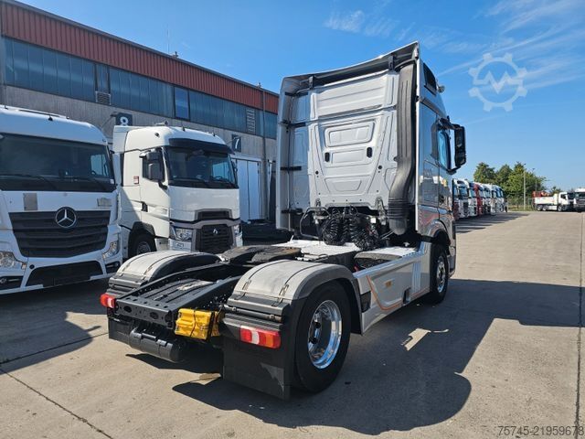 Gefahrgut LKW MERCEDES-BENZ ACTROS 1846 * 2X NEBENANT. * ADR * ACC * 2X VORH