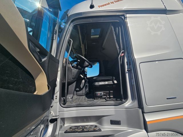 Gefahrgut LKW MERCEDES-BENZ ACTROS 1846 * 2X NEBENANT. * ADR * ACC * 2X VORH