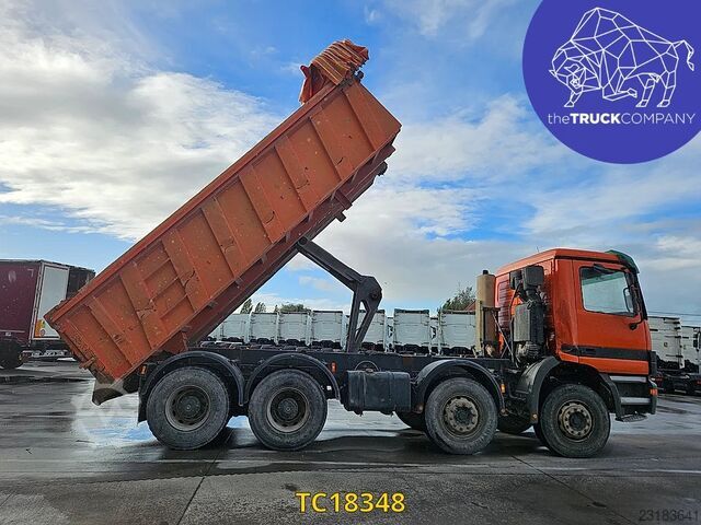  Mercedes-Benz Actros 3235