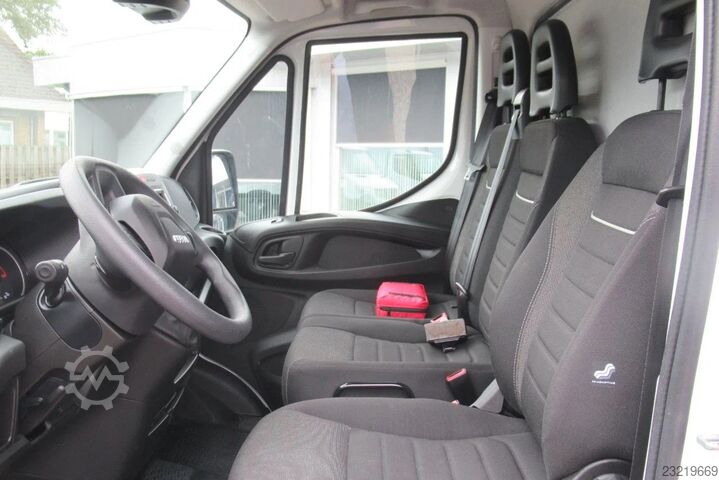 Iveco Daily 35C16 ladbil med lift Iveco Daily 35C16 Bak + klep