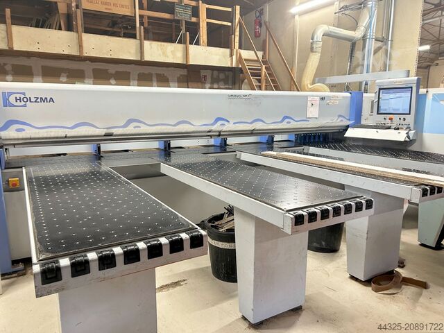 Táblás fűrész - etetés elölről HOLZMA HPP 380/43/43