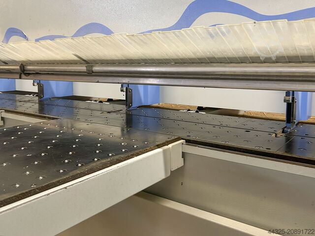 Táblás fűrész - etetés elölről HOLZMA HPP 380/43/43