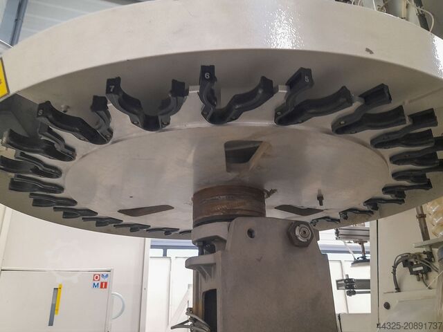 Pusat permesinan dengan meja bersarang SCM ACCORD 40