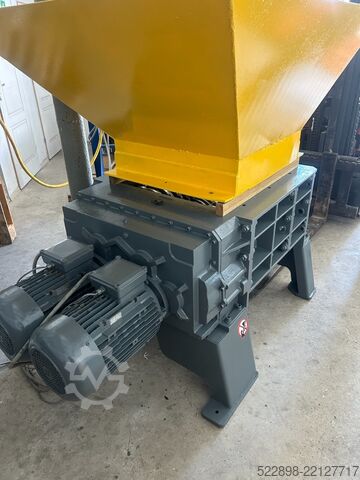 Nelivaiheinen murskain Untha RS 40 4S