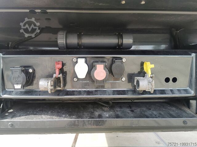 Flutningur í kæli/frysti SCHMITZ SKO 24 SCB LIFT AXLE BLACK