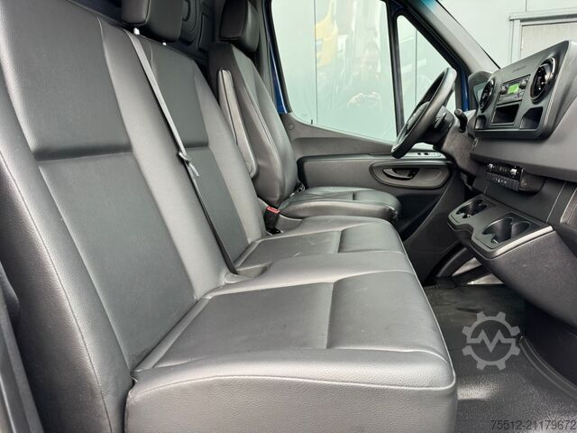 Umpikorja-auto Mercedes-Benz Sprinter 516 L4 H2 / Laadklep / 3 Zits / TUV: 1...