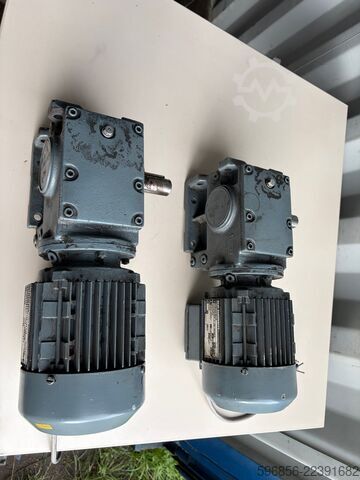 SEW-EURODRIVE S40DT71D-4 0,37 kW 69 ot./min 43 Nm i=20,3 třífázový SEW-EURODRIVE S40DT71D-4 0,37 kW 69 obr./min 43 Nm i=20,3 3-fazowy SEW-EURODRIVE S40DT71D-4 0,37 kW 69 obr./min 43 Nm i=20,3 3-fazowy