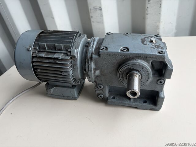 SEW-EURODRIVE S40DT71D-4 0,37 kW 69 ot./min 43 Nm i=20,3 třífázový SEW-EURODRIVE S40DT71D-4 0,37 kW 69 obr./min 43 Nm i=20,3 3-fazowy SEW-EURODRIVE S40DT71D-4 0,37 kW 69 obr./min 43 Nm i=20,3 3-fazowy