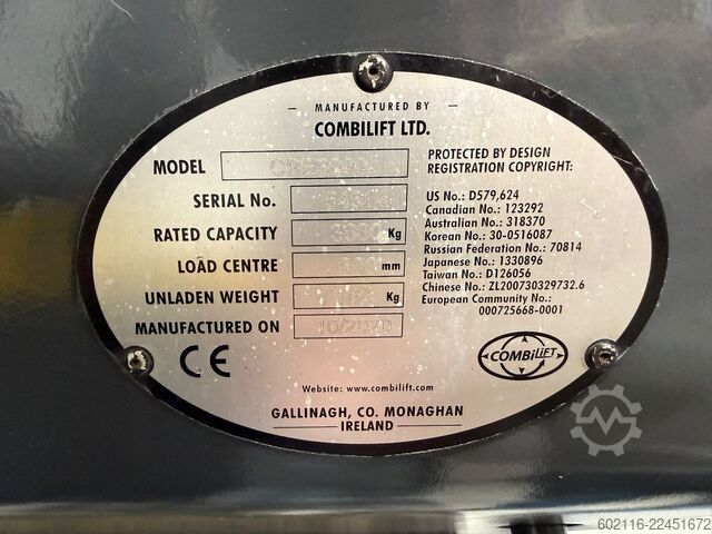 Carretilla retráctil de 4 vías Combilift CBE3000 TRIPLEX 6500 POSITIONER