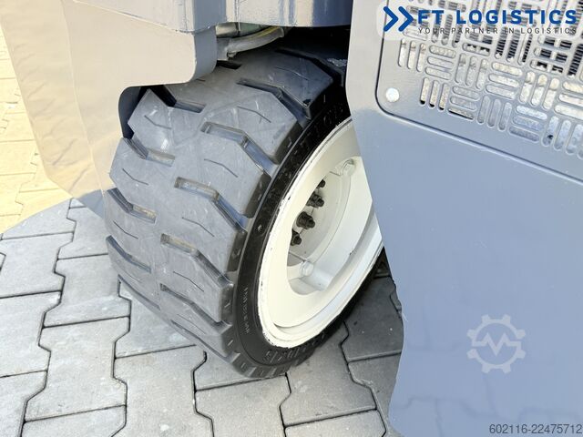 四向叉车 Combilift CB3000 DIESEL TRIPLEX 5500 FREE-LIFT